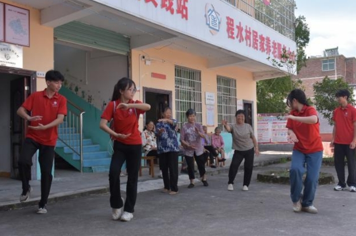 体育博彩
学子深入基层开展火热实践