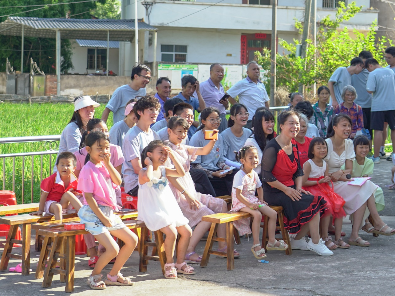 体育博彩
学子“三下乡”：庆建党102周年 学子下乡来助力_fororder_32